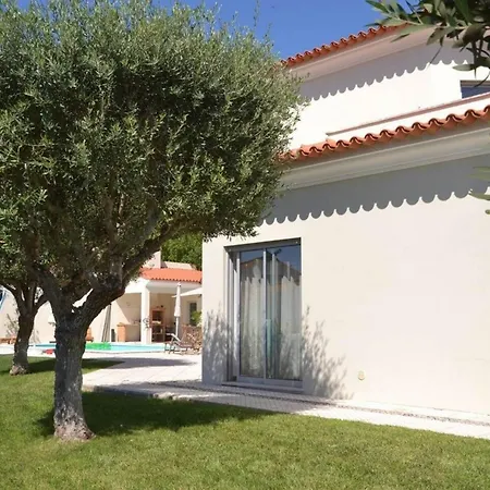 Spacious Villa With Pool 5 Minutes From The Beach Sao Martinho do Porto